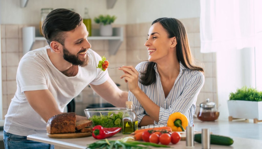 The couple enjoys a healthy and tasty lunch.