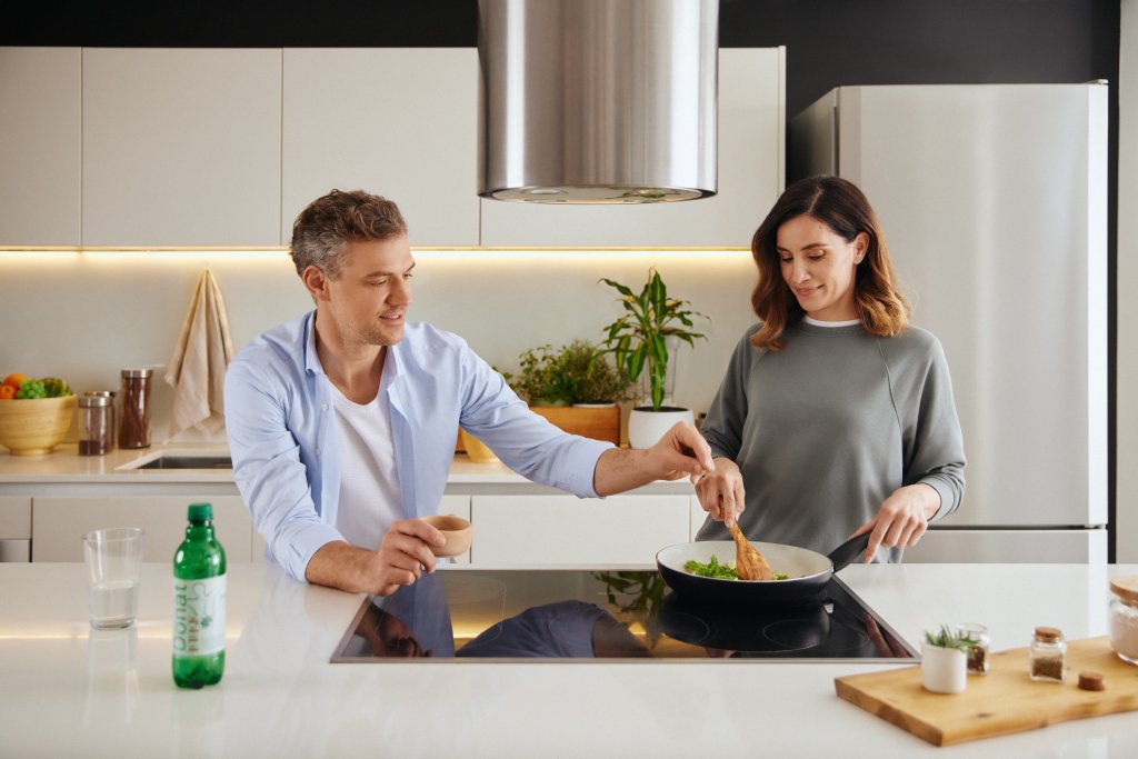 Couple cooking. 