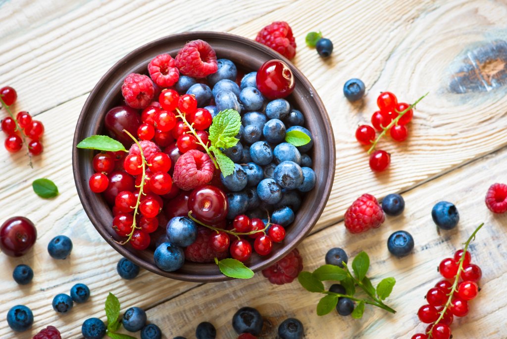 fresh berries, healthy lifestyle, berries in a bowl