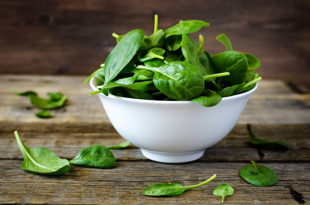 Spinach in a cup on the table.